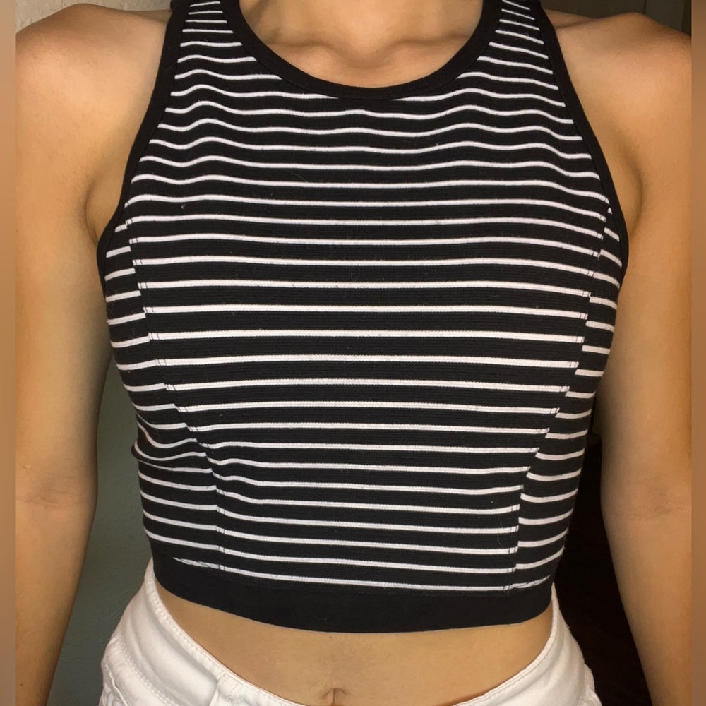 FOREVER 21 crop top black and white